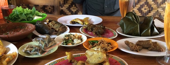 Rumah Makan Ibu Haji Cijantung "Ciganea" is one of 20 favorite restaurants.