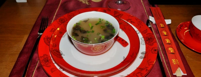 Golden Dragon Chinese Restaurant is one of Lieux qui ont plu à Polikarp.