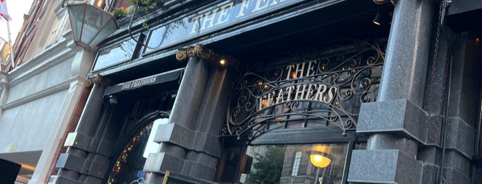The Feathers is one of Carlさんのお気に入りスポット.
