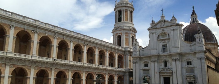 Santuario della Santa Casa di Loreto is one of Tempat yang Disukai Danilo.