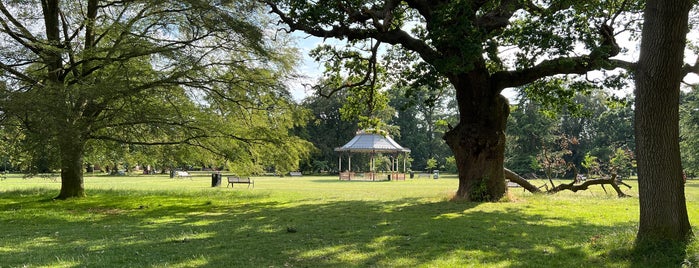 Cassiobury Park is one of Orte, die James gefallen.