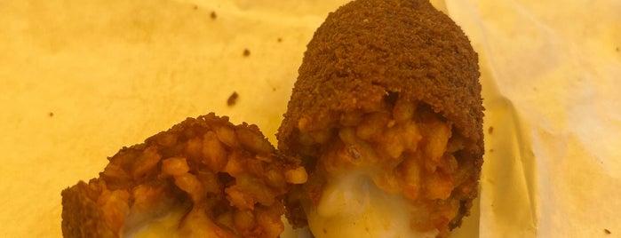 Ceci’s Gastronomia is one of Locais salvos de naveen.