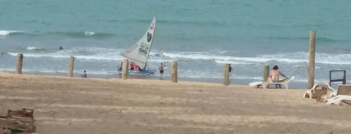 Praia de Canoa Quebrada is one of Lieux qui ont plu à Renato.