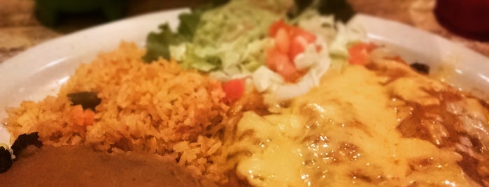 Salsas Mexican & Seafood Restaurant is one of สถานที่ที่ Nicole ถูกใจ.