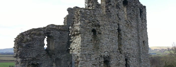 Clun Castle is one of Carlさんのお気に入りスポット.