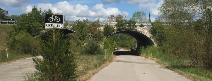 Katy Trail At Pitmann Hill Rd. is one of Trails in metro St, Louis Area.