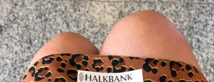 Halkbank is one of Özcan Emlak İnş 👍'ın Kaydettiği Mekanlar.