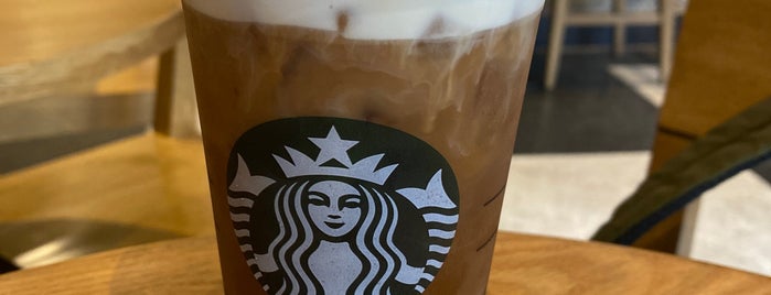 Starbucks is one of Lucasさんのお気に入りスポット.