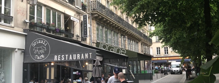 Rue Saint-Martin is one of Tempat yang Disukai Elodie.