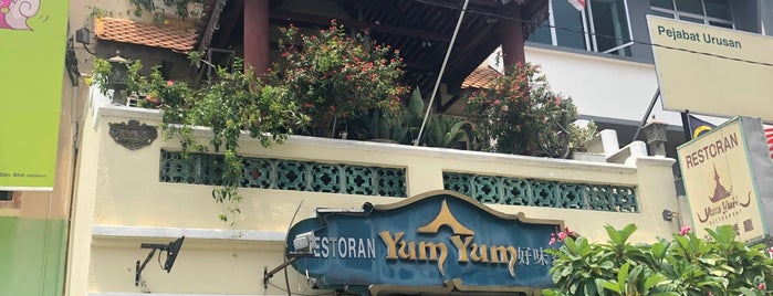 Yum Yum Restaurant @ Greenhill Drive is one of mzyenh'in Beğendiği Mekanlar.