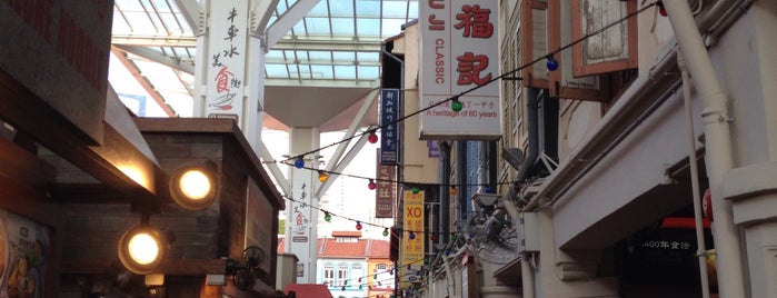 Chinatown Food Street (牛車水美食街) is one of Singapore recommendations.