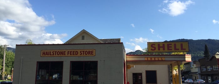 Hailstone Feedstore is one of สถานที่ที่ Doug ถูกใจ.