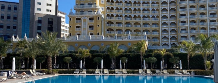 Royal Seginus Hotel is one of Posti che sono piaciuti a Rasim Mahir.