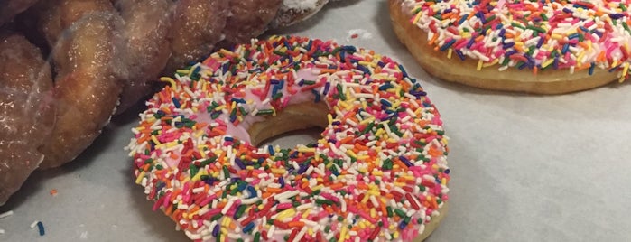 Five-O Donut Co is one of Posti che sono piaciuti a Will.
