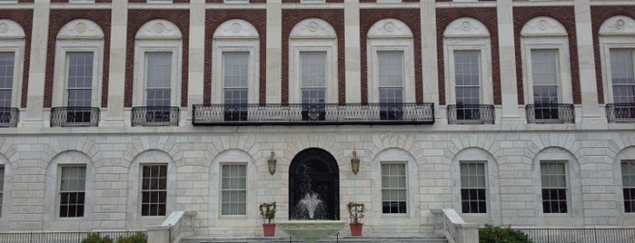 Waterbury City Hall is one of Lugares favoritos de Rick E.