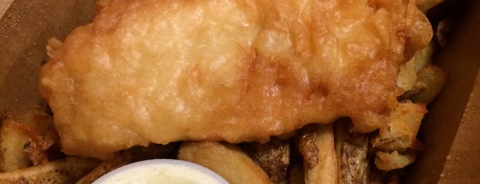 Sea Witch Fish and Chips is one of Darwinさんの保存済みスポット.