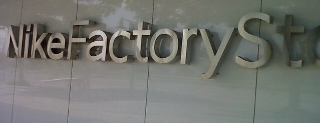 Nike Factory Store is one of Lugares favoritos de Lester.