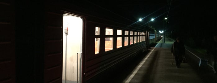 Ж/д станция «Горы» is one of สถานที่ที่ Vadim ถูกใจ.