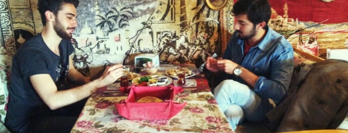 Tutku Antika Kafe is one of Fahreddin'in Beğendiği Mekanlar.
