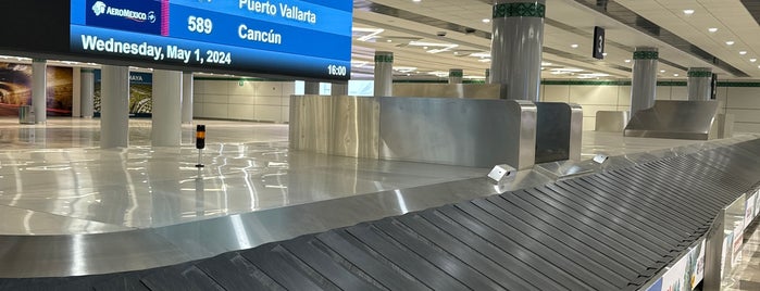 AIFA - Aeropuerto Internacional Felipe Ángeles (NLU) is one of Lugares favoritos de Angelica.