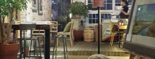 cafe 502 is one of 커피숍.