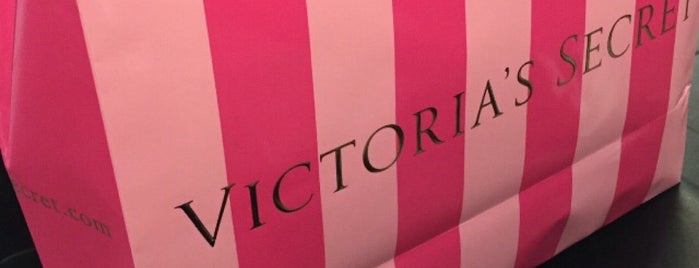 Victoria's Secret is one of Özdenさんのお気に入りスポット.