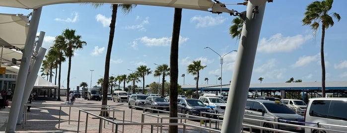 Kraliçe Beatrix Uluslararası Havalimanı (AUA) is one of Lugares que pretendo retornar.