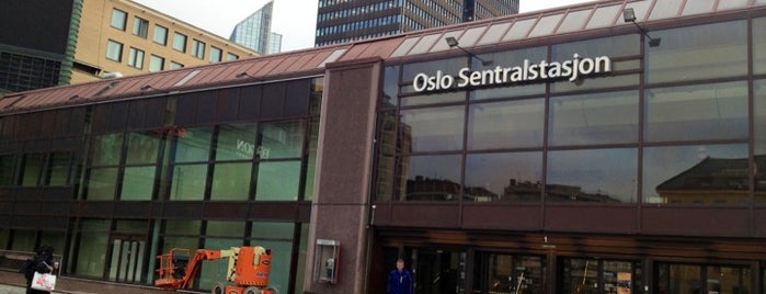 Oslo Sentralstasjon is one of Tempat yang Disukai A.