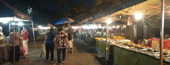 Pasar Malam Kota Kemuning is one of สถานที่ที่ ꌅꁲꉣꂑꌚꁴꁲ꒒ ถูกใจ.