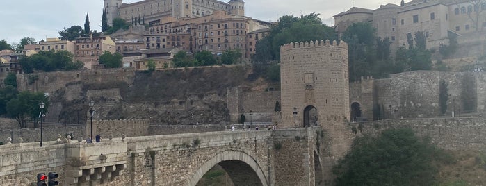 Puente De Azarquiel is one of Toledo.
