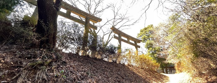 二ツ鳥居 is one of 【管理用】カテゴリ要修正.