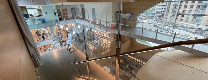 Queens Public Library Hunters Point Branch is one of NY Holiday 2019.