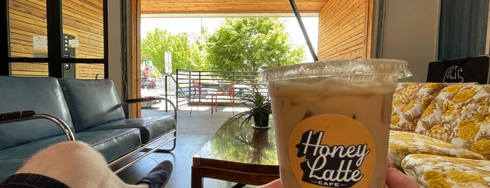 Honey Latte Cafe is one of Zina'nın Beğendiği Mekanlar.