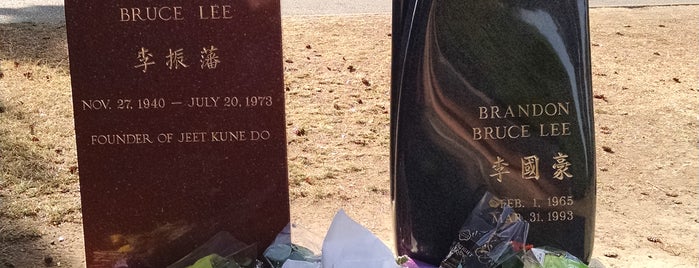 Bruce Lee's Grave is one of สถานที่ที่ Joshua ถูกใจ.