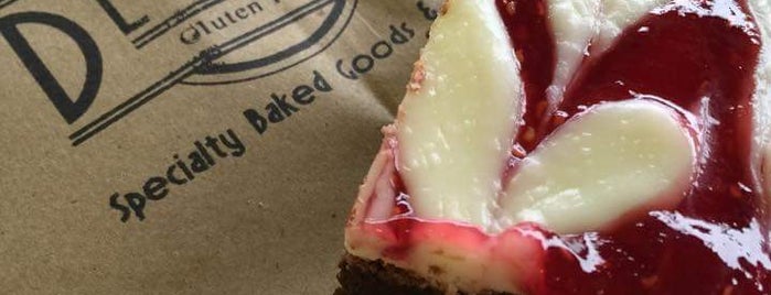 Devour: Specialty Baked Goods And Deli is one of Posti che sono piaciuti a Joshua.