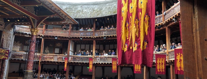 Shakespeare's Globe Theatre is one of Lugares favoritos de Keith.