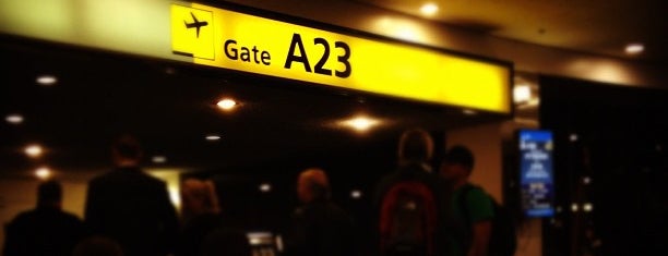 Gate A23 is one of Lugares favoritos de Lizzie.
