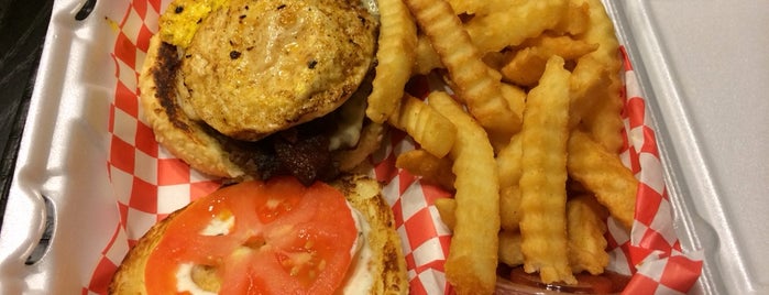 Burgers And Chile Loco is one of Posti che sono piaciuti a Savannah.