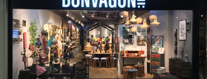 bonvagon is one of Tempat yang Disukai R.Sema.