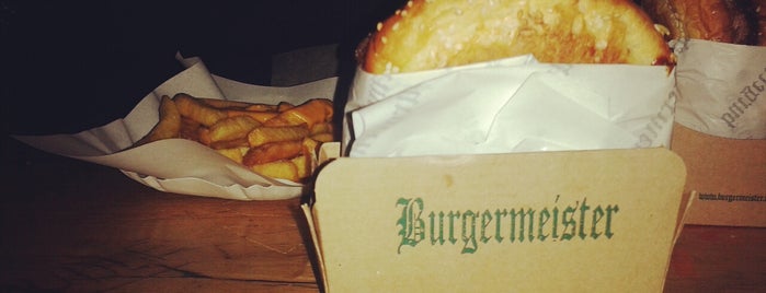 Burgermeister is one of Lugares favoritos de Ta.