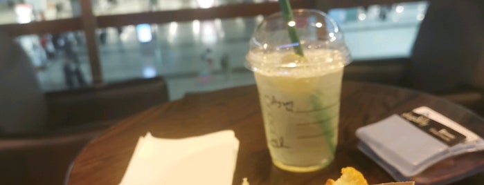 Starbucks is one of 🌜🌟🌟hakan🌟🌟🌛さんのお気に入りスポット.