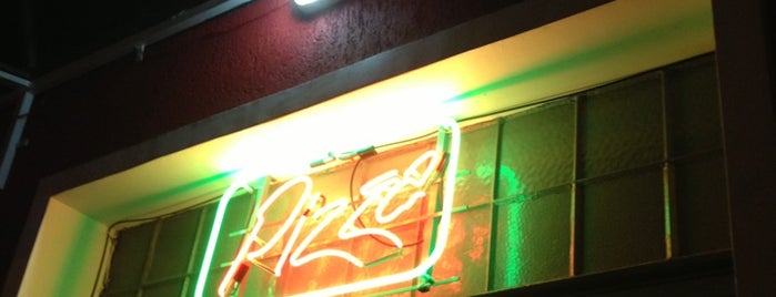 Pizza is one of สถานที่ที่บันทึกไว้ของ Tiago.