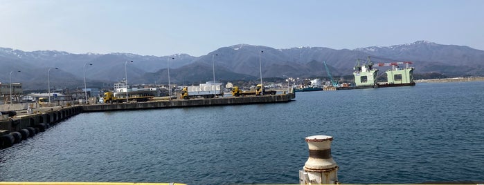 Sado Port Terminal is one of 新潟.