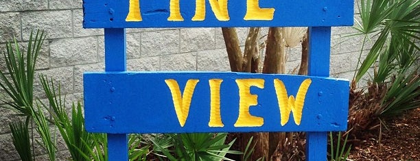 Pine View School is one of สถานที่ที่ leslie ถูกใจ.