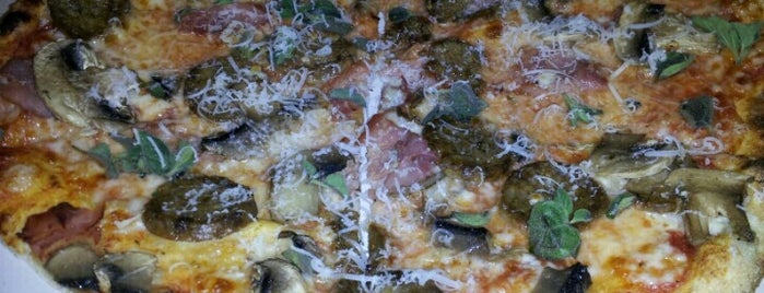 Brixx Wood Fired Pizza is one of Tempat yang Disukai Jay.