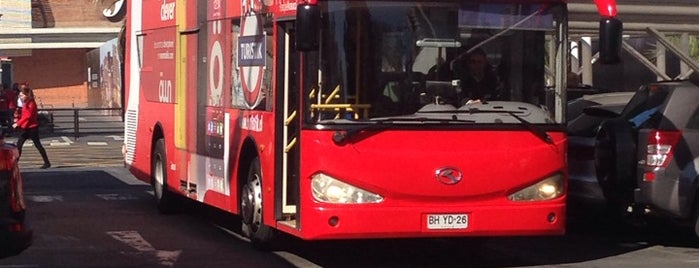 Turistik Bus Stop Parque Arauco is one of Orte, die Mario gefallen.