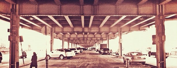 Under the BQE is one of Lieux qui ont plu à Will.