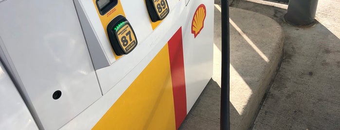 Shell is one of Vickyさんのお気に入りスポット.