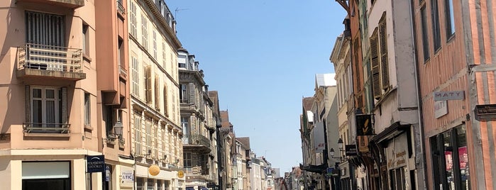 Rue Emile Zola is one of Troyes.