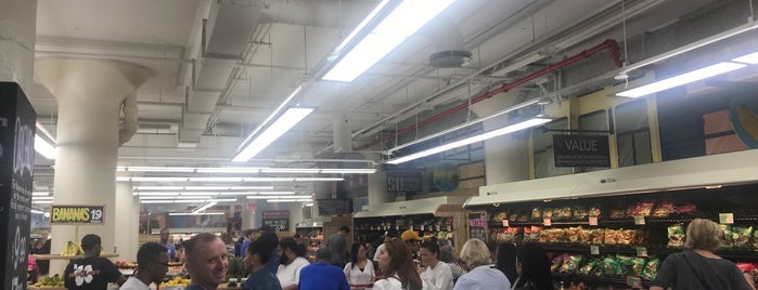 Trader Joe's is one of Markさんのお気に入りスポット.